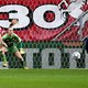 Tegen Ajax kan Daphne van Domselaar van FC Twente weer even laten zien wat echt keepen is