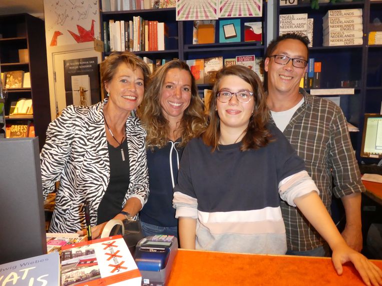Het team van De Nieuwe Boekhandel in september 2019: Monique Burger, Brigitte Kalkhoven, Nicole Kaandorp en Bart Leemhuis. Beeld Hans van der Beek