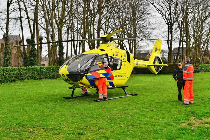Traumahelikopter ter plaatse bij ongeval tussen twee fietsers op de Schoolstraat in Eersel.