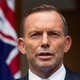 Premier Abbott: geen vaccinatie, geen kinderbijslag