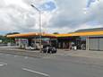 Het Shell-tankstation aan de Ochtruper Strasse in Gronau werd door twee mannen overvallen.