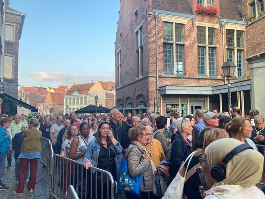 Many people in Sint-Veerleplein after Stroppenommegang