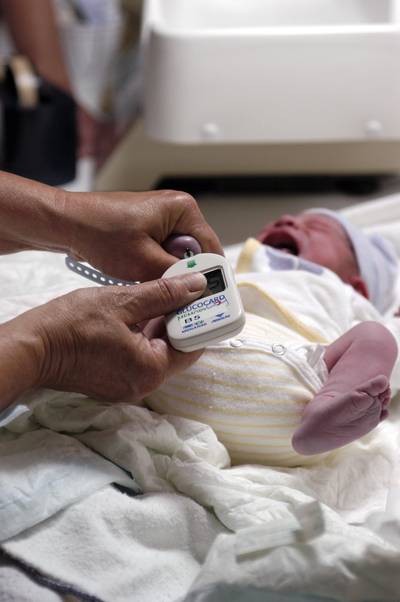 Hielprik gaat baby op nog 12 ziektes testen