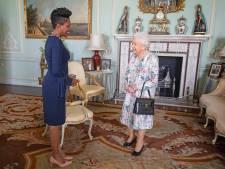 Waarom de Queen het portret van prins Harry en Meghan liet weghalen