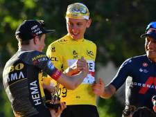 Tourwinnaar Pogacar tijdens speech op Champs-Élysées: ‘Nee, ik ga hier niet huilen’