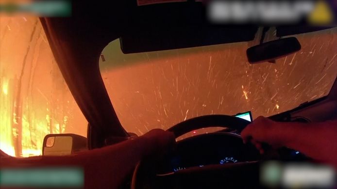 Apocalyptische beelden tonen hoe agent door vuurzee rijdt