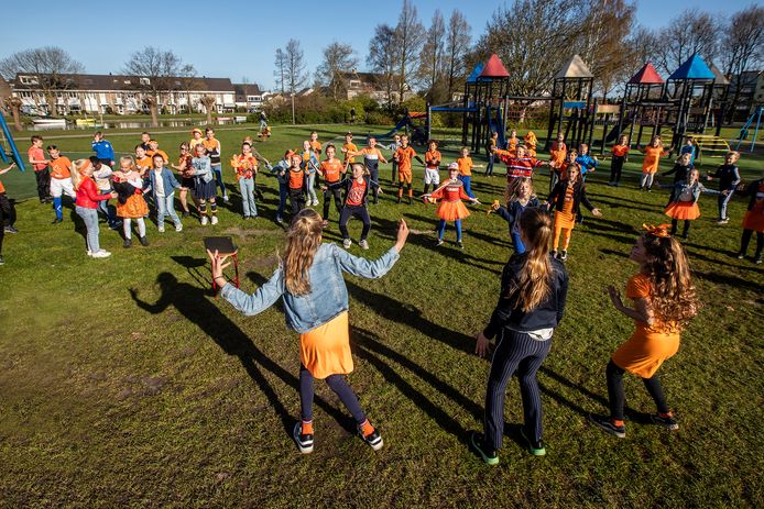 Koningsspelen in volle gang bij basisschool De Regenboog in Naaldwijk.
