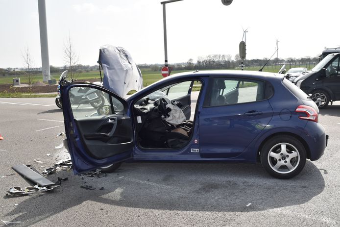 Een van de betrokken auto's.