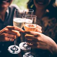 Bubbels voor de feestdagen: dít is het verschil tussen champagne en cava 