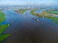 Scheepvaart op de splitsing van de Rijn en IJssel.