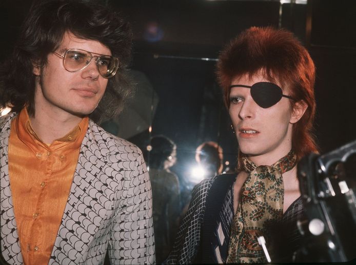 Ad Visser samen met zanger David Bowie in 1976