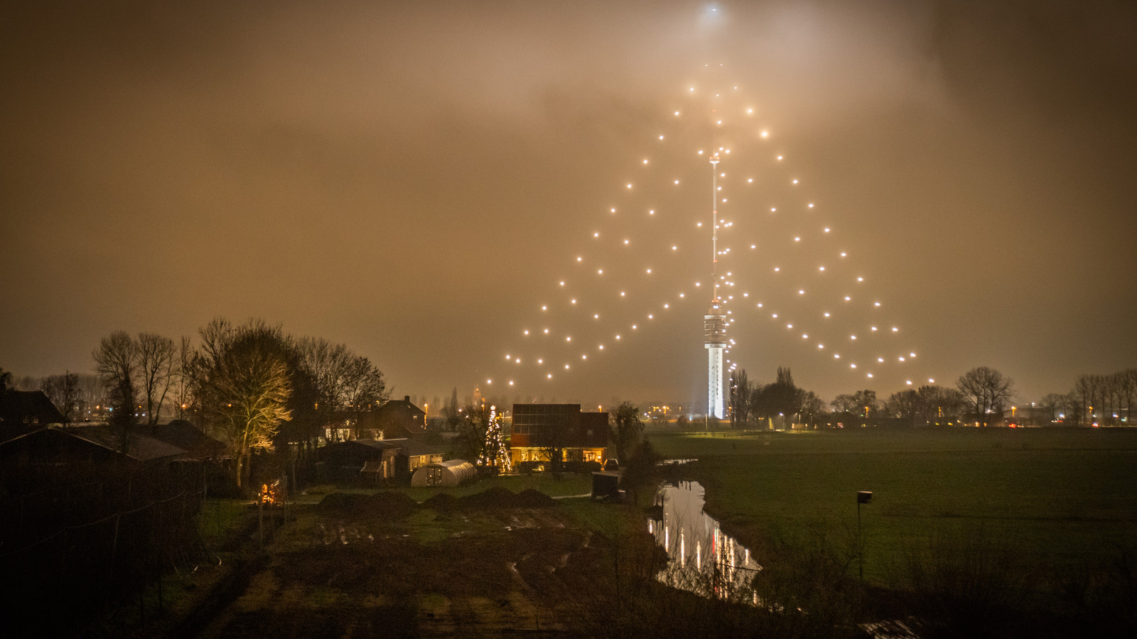 Altijd al een eigen lamp in de Grootste Kerstboom van Nederland willen