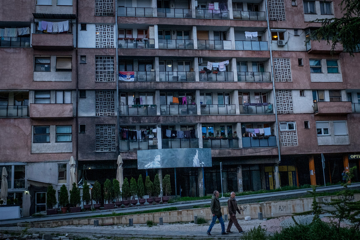 In de stad Mitrovica in het noorden van Kosovo wonen veel etnische Serviërs.