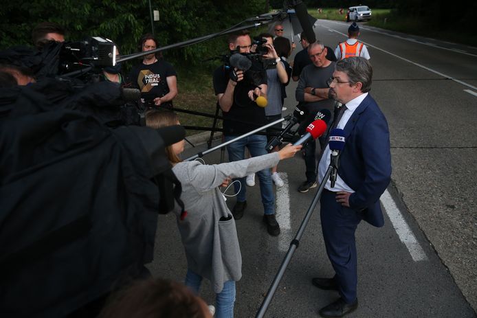 Procureur van het federaal parket Frederic Van Leeuw zakte gisteren naar het Dilserbos af en stond de verzamelde pers te woord.