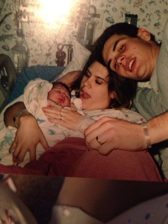 Een foto uit de oude doos: Kailee Jo met haar ouders bij haar geboorte.
