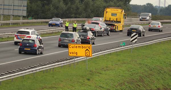 Drie auto's botsen op snelweg A15 bij Wadenoijen - De Gelderlander