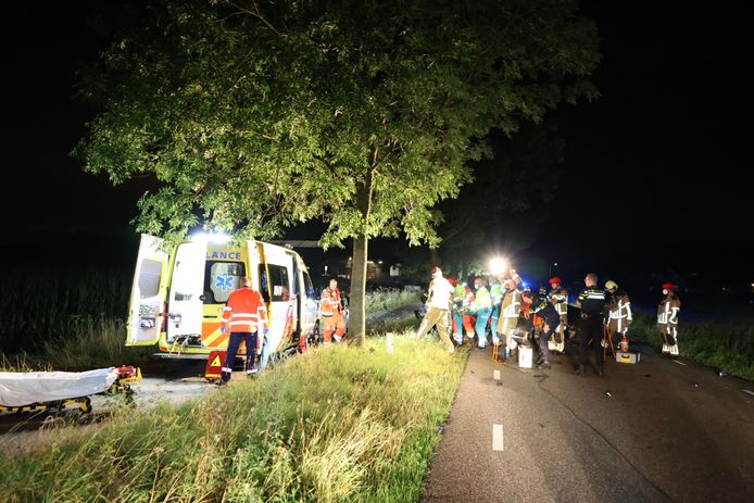 Een inzittende raakte zwaargewond bij het ongeluk.
