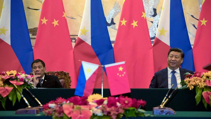 Le président philippin Rodrigo Duterte et son homologue chinois Xi Jinping