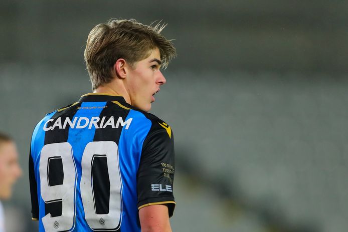 Le maillot ayant rapporté le plus d'argent est celui du joueur du Club de Bruges Charles De Ketelaere, parti pour 4.000 euros.