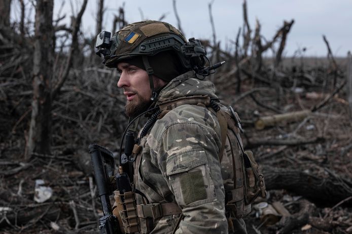 Illustratiebeeld: een Oekraïense soldaat aan de frontlinie in de regio Donetsk, in het oosten van het land.
