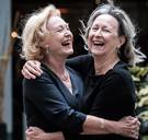 Leah Thys en zus Chris: ‘Onze moeder had weinig warmte om te geven, maar hoe ouder ik word, hoe meer ik begrijp waarom’ 