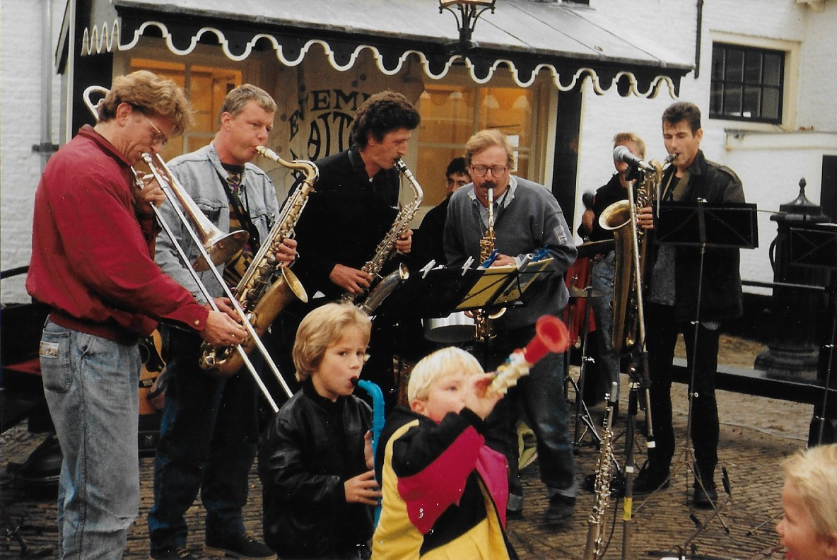 Archief van Alteklein met Harry van der Wekken (derde van links)