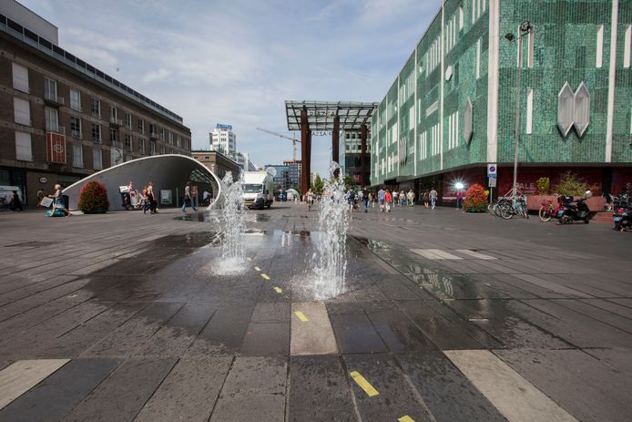 Gebed Zonder Eind 18 Septemberplein In Eindhoven Is Altijd Beschadigd Eindhoven Adnl 