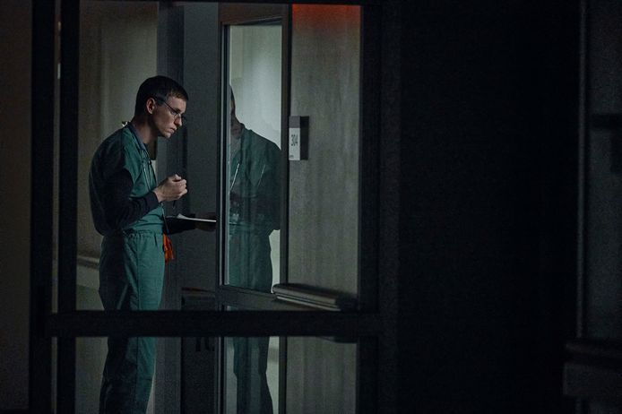 Eddie Redmayne als de seriemoordenaar Charles Cullen in ‘The Good Nurse’.