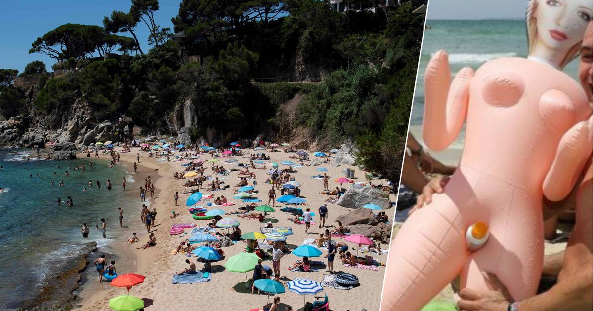 Spaanse kustplaats bant penispakken en sekspoppen op vrijgezellenfeestjes