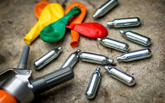 Deze Jongens Stopten Met Hun Studie Om Van Lachgas Big Business Te Maken Binnenland Ad Nl