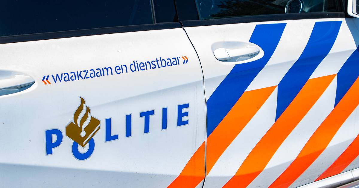 Fietser van achteren aangereden door auto in Gelselaar; automobilist rijdt door en kan later worden aangehouden.