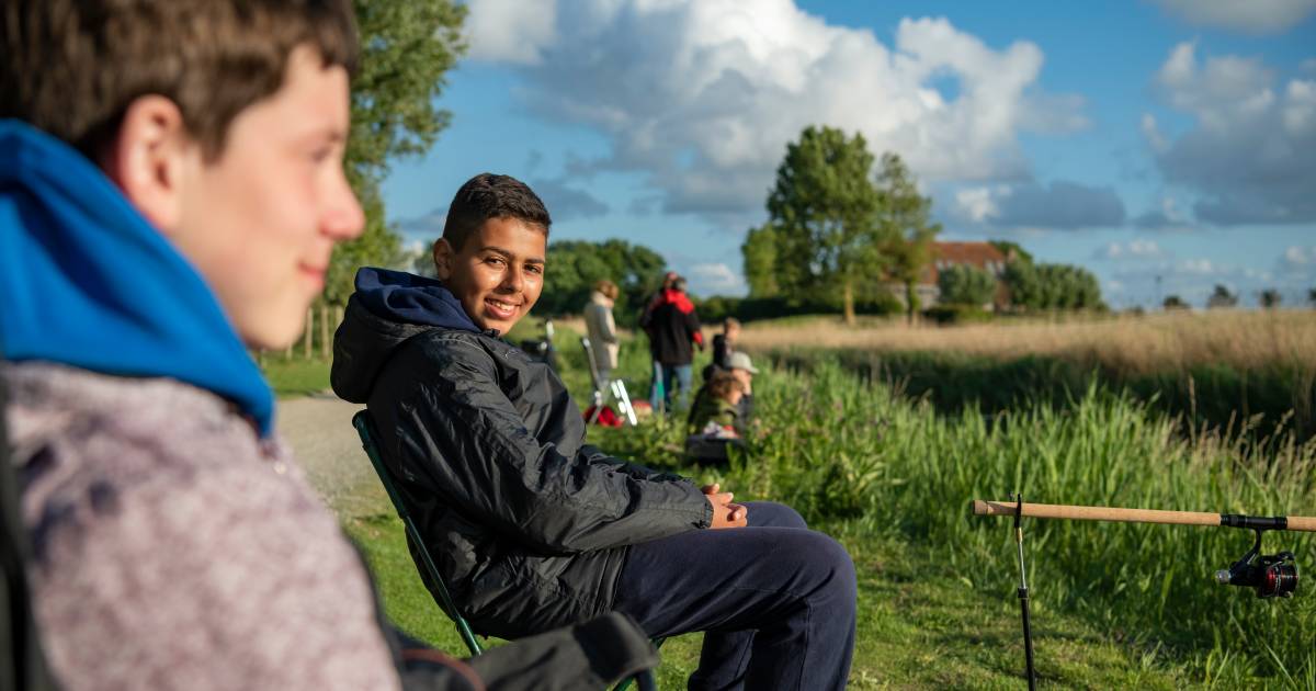 Jojo (13) heeft de smaak van het hengelen te pakken