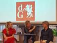 Nieuwscafé Winterswijk in Den Angang op 6 mei 2022 met Loes ten Dolle (links) en André van Nijkerken (rechts).