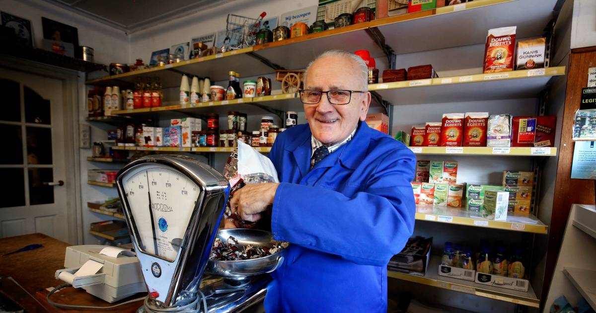 Na 60 jaar komt er (bijna) een einde aan de buurtsuper van Henk (82) uit Wijk en Aalburg - AD