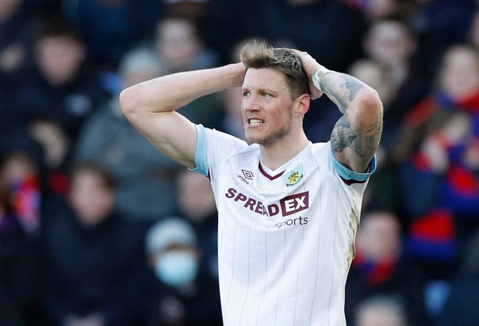 Wout Weghorst baalt na zijn afgekeurde treffer.
