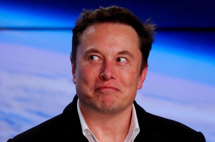 Elon Musk kocht zich in bij Twitter.