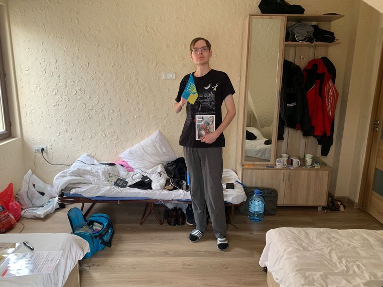 De Rus Arsenii Sacharov moet binnenkort vertrekken uit de tijdelijke opvang van Ark in Jerevan. Beeld Jarron Kamphorst