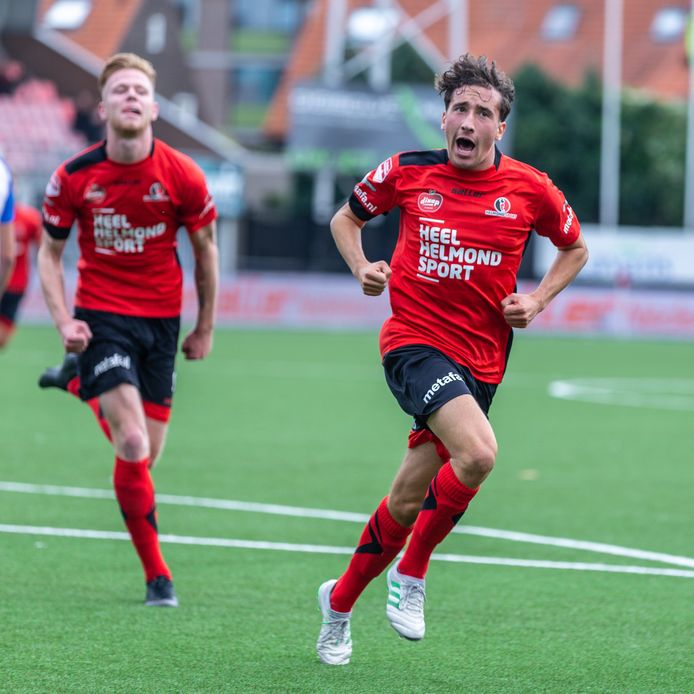 Bodi Brusselers beslist als speler van Helmond Sport de derby tegen FC Eindhoven (1-0) in het seizoen 2019-2020