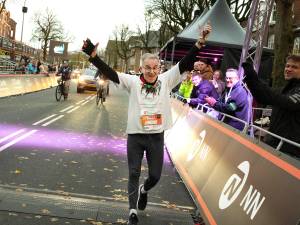 Pas als ook Armand over de finish is, is de Zevenheuvelenloop echt afgelopen: ‘Het ging eigenlijk best wel goed’