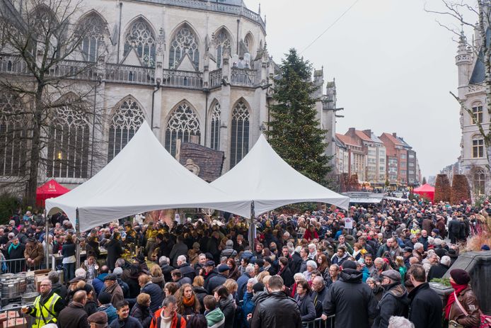 Er kwamen naar schatting zo'n 6.000 Leuvenaars naar de Nieuwjaarsdrink.