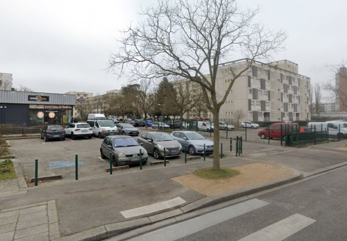 De parking waar het lichaam van het 60-jarige slachtoffer werd gevonden.