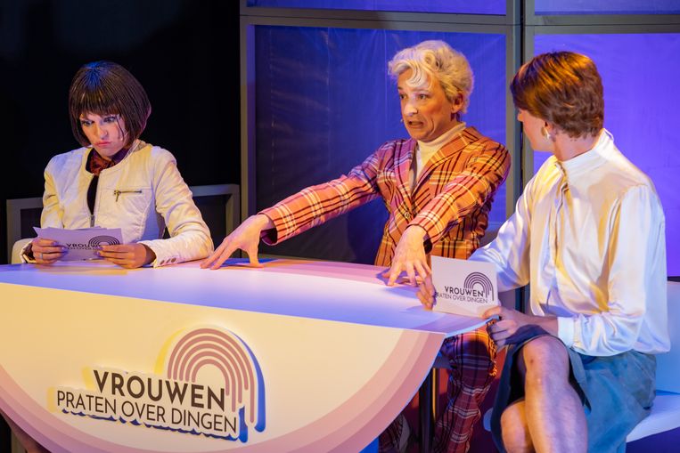 Stephanie Louwrier (l.), Wart Kamps en Lowie van Oers in 3 lesbiennes en een talkshow. Beeld Foto Erik van 't Hof