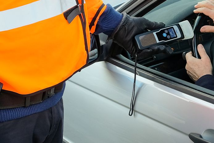 varkensvlees lila Met opzet Bestuurder moet rijbewijs afgeven na alcoholtest: even later wordt hij al  opnieuw betrapt | Turnhout | hln.be