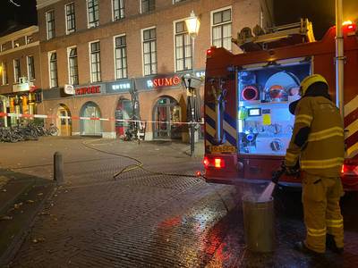 Brandweer forceert deur om brand naast Arnhems sushirestaurant Sumo te blussen