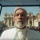 The New Pope mixt de geschiedenis van het Vaticaan en de perversiteit van absolute macht met Italiaanse disco ★★★★☆
