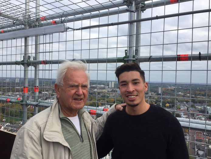 John Visser (81) uit Genderen zet zich in voor statushouders. ,,Wat je niet kent, blief je niet. Dat is jammer, want ze willen graag.”