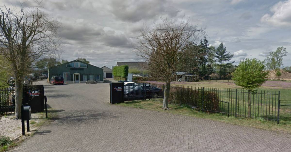 Nieuw bedrijventerrein met bedrijfsverzamelgebouw bij vliegveld Budel | Cranendonck, Heeze-Leende | 