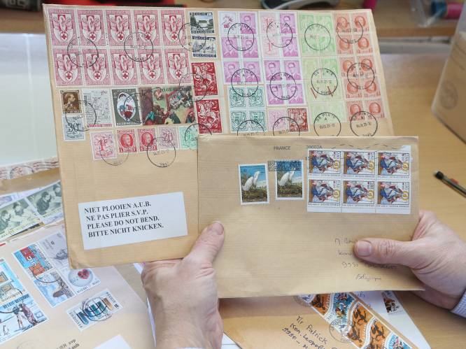 Oude postzegels dreigen over twee jaar niks meer waard te zijn: “100.000 verzamelaars zijn geld én hobby kwijt”