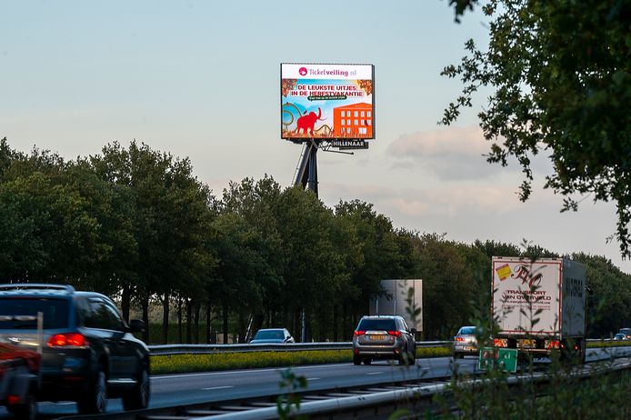 De A58 in de nabijheid van vliegveld Seppe (Breda International Airport).