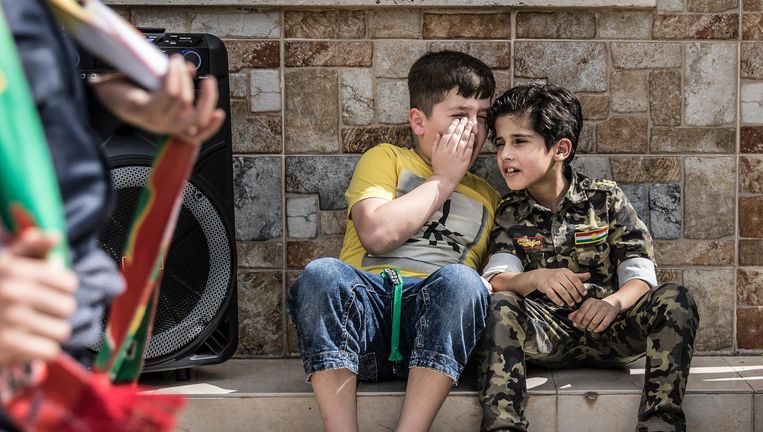 Stemmen in Erbil maandag: onder Koerden zorgt het referendum voor veel vreugde, bij jong en oud. Beeld Marlena Waldthausen